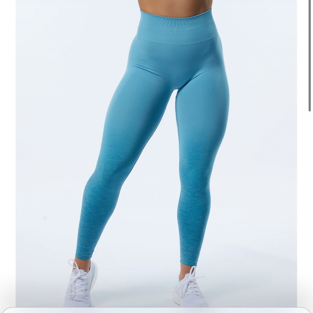 Brand new Alphalete amplify ombré leggings!